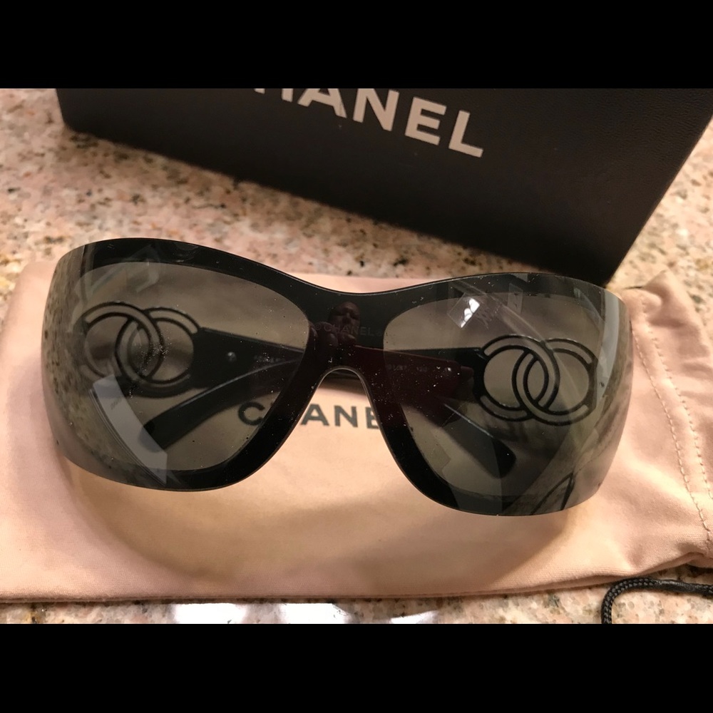 Gorgeous 100% Authentic Black CHANEL Sunglasses!!